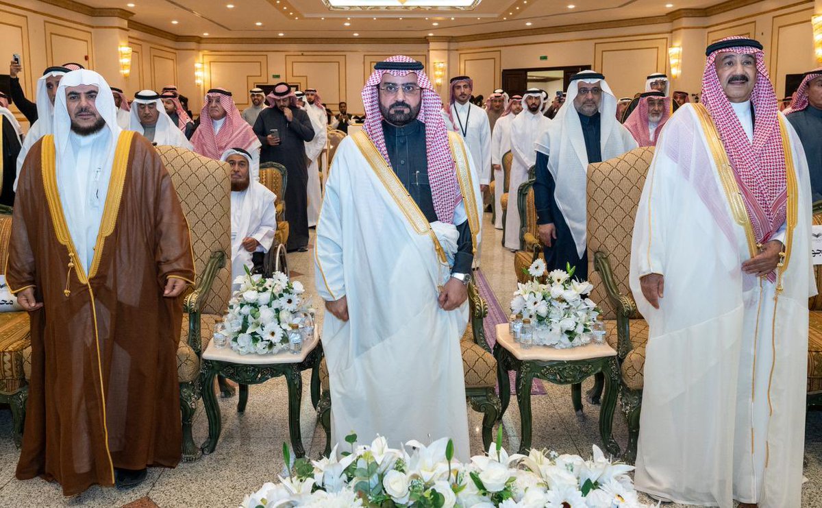AlmulhimEB's tweet photo. | مسابقة العم أحمد بن يوسف العبدالله آل ملحم لتكريم حفظة كتاب الله |   

 برعاية سعادة وكيل محافظة الأحساء الأستاذ معاذ بن إبراهيم الجعفري، أقيم مساء أمس الجمعة ١٧ رمضان ١٤٤٧هـ حفل جائزه العم أحمد بن يوسف العبدالله آل ملحم التاسع لتكريم حفظة كتاب الله من أسرة آل ملحم وقد بلغ عدد المكرمين والمكرمات  ٨٦ لهذا العام ، كما بلغ عدد من كرم في النسخ الماضية ١١٣٤ مكرماً ومكرمة.

هذا وقد أقيم الحفل وسط أجواء مبهجة ومميزة  وبحضور لافت من أبناء العم وضيوف الأسرة الكرام احتفاءً ممن نالوا شرف حفظ القرآن الكريم. 

#أسرة_آل_ملحم