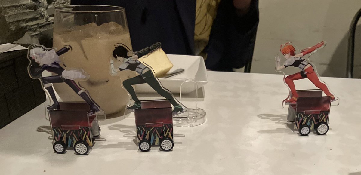 スケート＆プリズム飲み会ありがとうございました！
走るアクスタでいっぱい遊べて大満足です💚