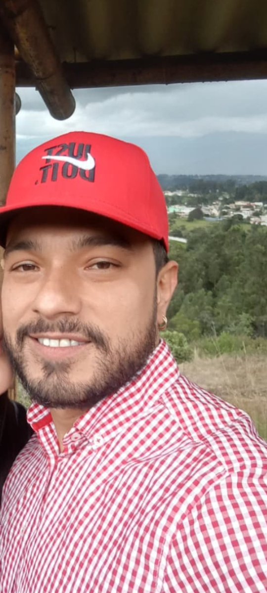 No es mi intención cansarlos con lo mismo. Pero hay una familia destrozada, padre, madre y unos hijos pequeños buscando y esperando respuestas sobre el paradero de mi hijo FELIPE. Lleva 24 días desaparecido en Cartago Valle, sin q nadie diga nada. 
#dondeestamihijofelipe.