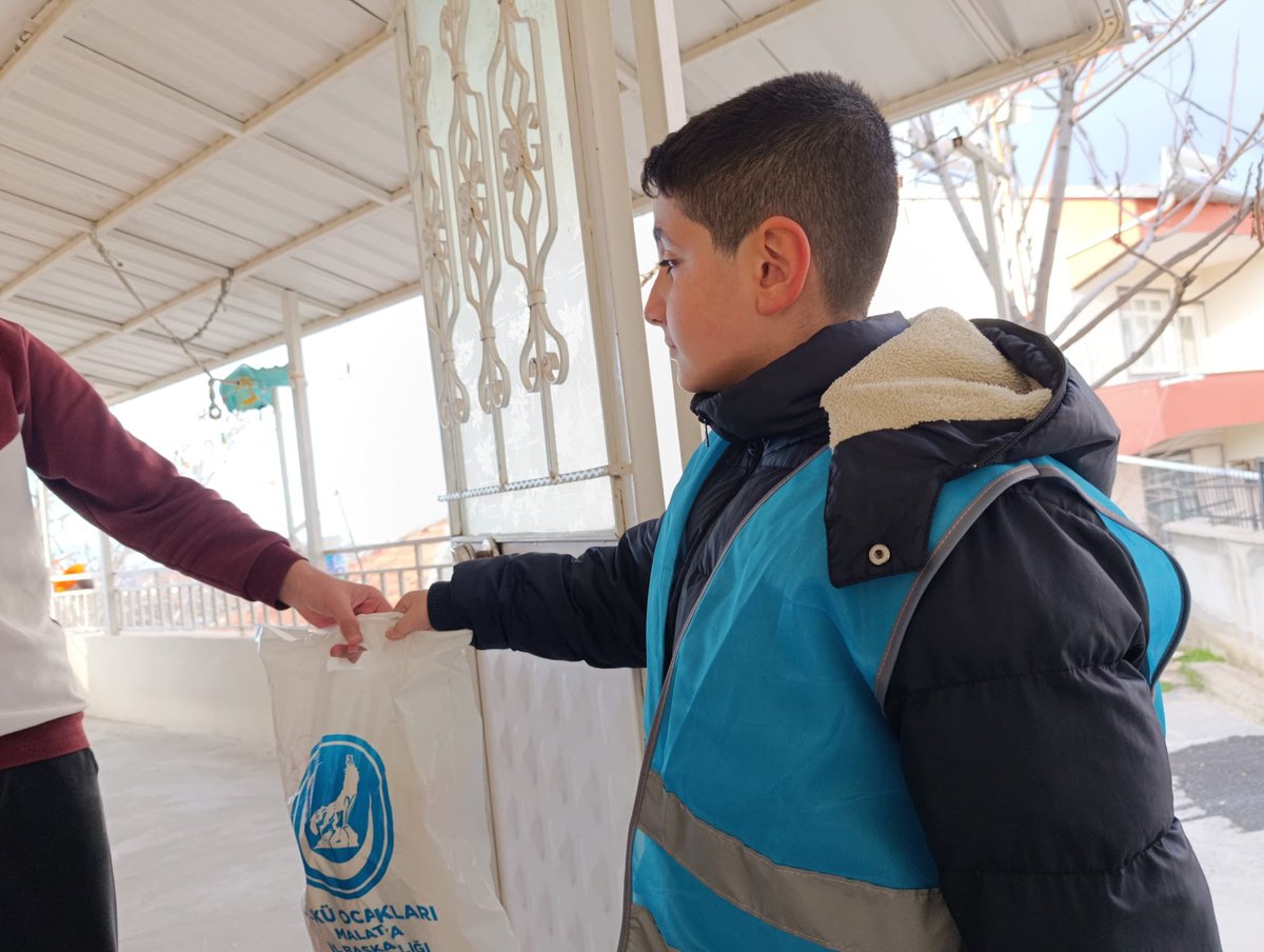 Ülkü Ocakları Malatya İl Başkanlığı olarak Türk töresinde yer alan “tuz-ekmek hakkı” anlayışıyla Orduzu-Çarşıbaşı mahallemizde iftar öncesi vatandaşlarımızla ekmeğimizi bölüştük. 

Cenab-ı Allah tuttuğumuz oruçları kabul eylesin🇹🇷