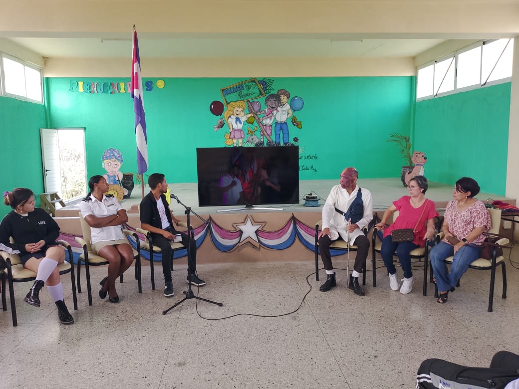 UJCVC1's tweet photo. 🚨 ¡Entérate!
👉 En esta jornada de sábado desde el Palacio
de Pioneros José Luis Miranda , de Santa Clara ,intercambio y prevención contra las
drogas: “Para no caer”con estudiantes de la #FEEMCuba.
🚫 ! NO AL CONSUMO DE DROGAS !🚫
#UJCdeCuba #SiempreJoven https://t.co/xiMonl15EC