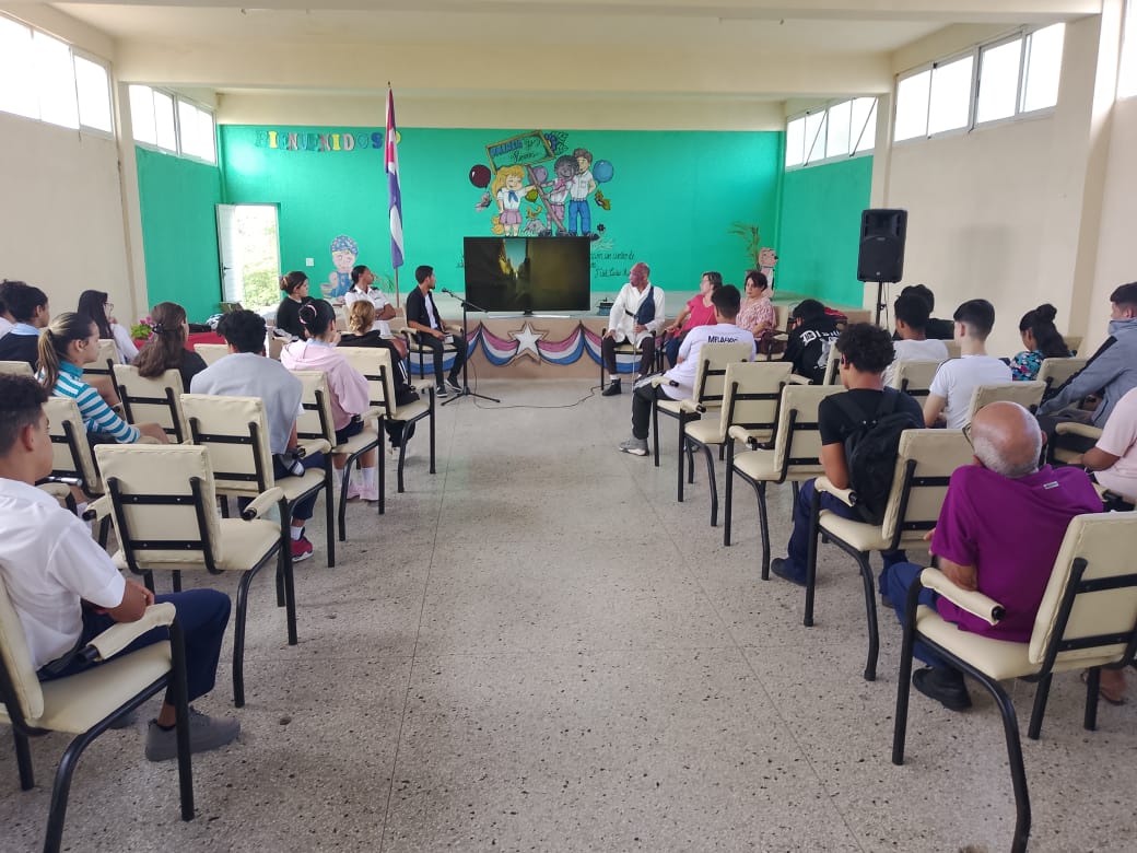 UJCVC1's tweet photo. 🚨 ¡Entérate!
👉 En esta jornada de sábado desde el Palacio
de Pioneros José Luis Miranda , de Santa Clara ,intercambio y prevención contra las
drogas: “Para no caer”con estudiantes de la #FEEMCuba.
🚫 ! NO AL CONSUMO DE DROGAS !🚫
#UJCdeCuba #SiempreJoven https://t.co/xiMonl15EC