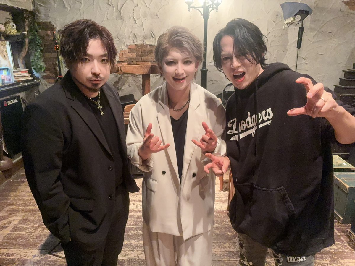 Juri_Vocal's tweet photo. JU×KE BOX Vol.3でした！
沢山の方に支えられてるんだなと改めて感じました。
ありがとうございました！
ゲストボーカルのRYOさんMAKIさんもアコースティックver.とても新鮮で素敵でした✨
Keita君には焦らずゆっくり回復してほしいと思います。
来月も楽しみましょう！ https://t.co/3ESVpwplTJ