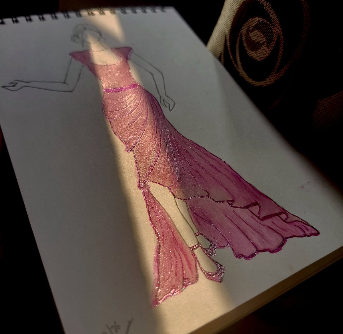 imkashyp's tweet photo. A fashion illustration of a flowing evening gown featuring asymmetrical drapes and layered ruffles. The design focuses on fluid movement and feminine elegance, highlighted with soft pink shading and subtle shimmer detailing. https://t.co/dc55aXWHoK