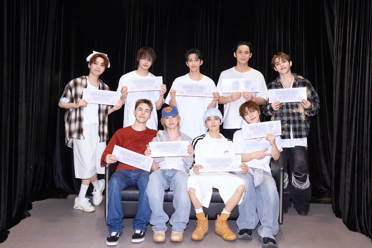 [17'S]
캐럿들과 함께라면 영원도 가능해💖
영원한 사랑이 있다면 그건 캐럿이죠🫶

#SEVENTEEN #세븐틴
#SVT_WORLDTOUR #NEW_SINGAPORE
#SVT_TOUR_NEW_