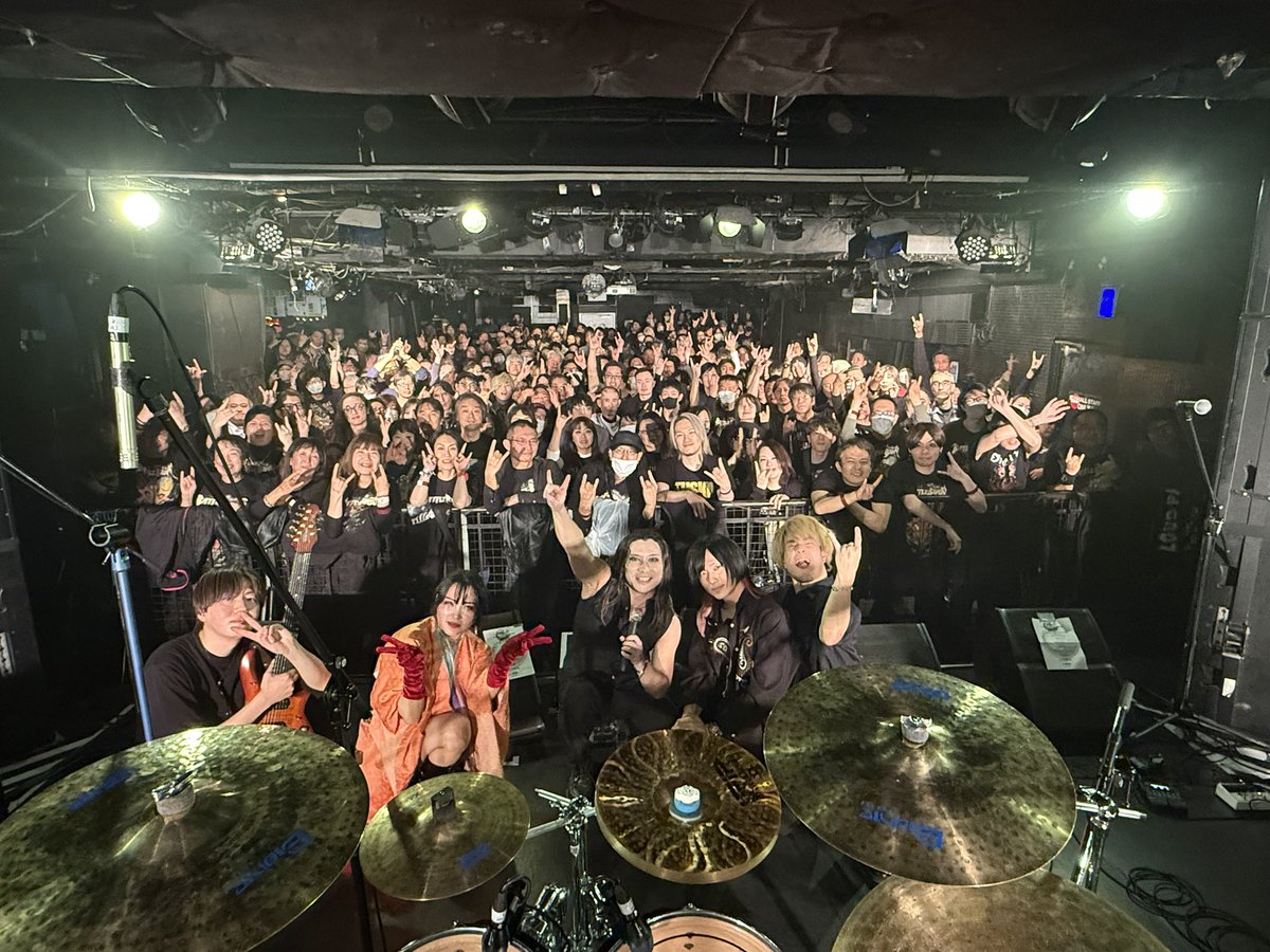 本日はBattle Beast大阪公演
O.A努めさせていただきました🥀

ほとんどの方が初めましてだったかと思います
そんな中、手をあげてくれて、声を挙げてくれて、CrimsonSpiderLilyの世界に浸っていただき、
ありがとうございました。

少しでも貴方の心に華を咲かすことができたのでしたら、嬉しいです💋