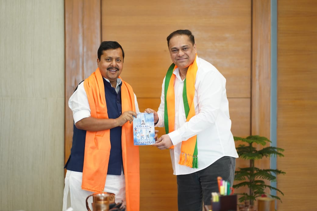 आज भाजपा राष्ट्रीय अध्यक्ष मा. श्री. नितीन नबीन जी यांची सदिच्छा भेट घेतली. या भेटीदरम्यान विविध संघटनात्मक विषयांवर तसेच मुंबई आणि महाराष्ट्राच्या विकासाविषयी चर्चा झाली. तसेच, येणाऱ्या काळात मुंबई महानगरपालिकेच्या माध्यमातून मुंबईकरांची अधिक प्रभावी सेवा कशी करता येईल, यावरही