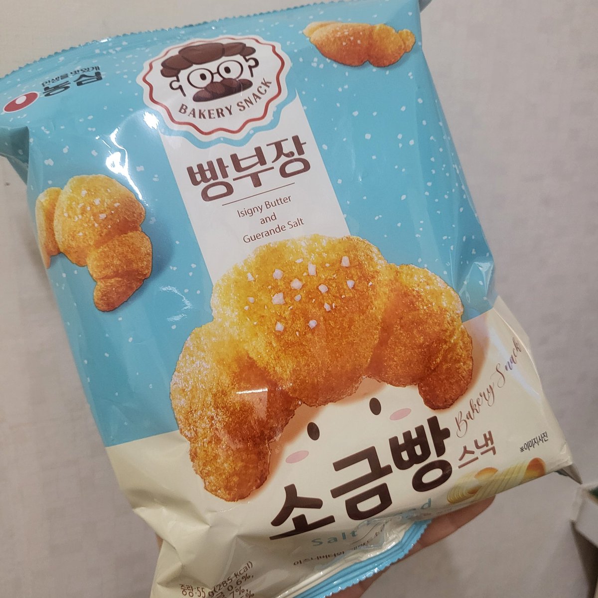 출장 잘 다녀오셨어용 ? 하고 조수석 차문을 여니
내 선물이 먼저 타고있었다
3일전 전화하다가 편의점에 빵부장이 초코맛만 있어서 속상하다고 이야기했는데 그걸 기억해주셔서 감사해요🥰
오늘 카페도 산세이도 도란도란 좋았던 날 !
음식사진만 잔뜩한 튜나는 오늘도 대뱃살 생성중!