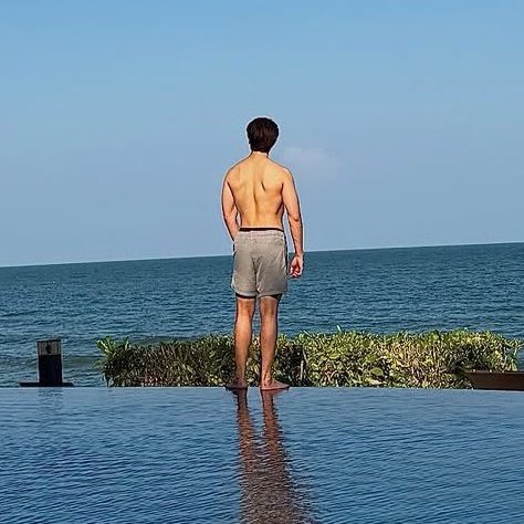 ร่างทองที่แฟนคลับคิด : พี่ปืน vice versa
ร่างทองที่พี่จิมมี่คิด : พี่จิมมี่ยุคช้างเผือกมช 

กุ 😭😭😭😭😭😭😭😭😭😭😭😭😭😭 เกินร่างทองไปเยอะแล้วพ่อ อันนี้ร่างแพลทตินัม พอก่อนนน สาววายล้มจิง

#jimmyyjp