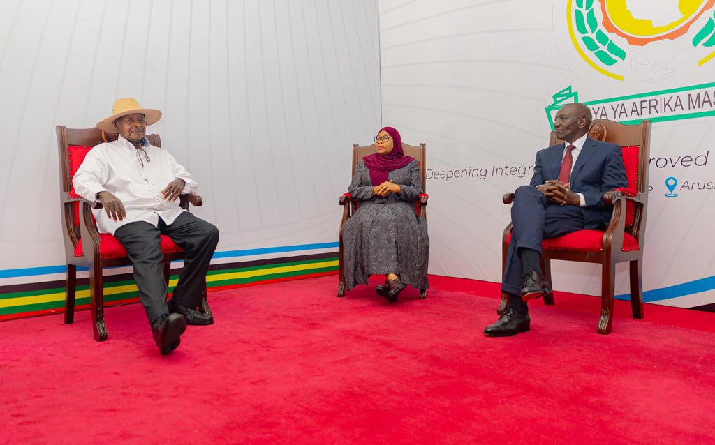 KNsamuye's tweet photo. HE.President @KagutaMuseveni has assumed the Chairmanship of the East African Community, succeeding President @WilliamsRuto.Museveni is currently presiding over the 25th Ordinary Summit of EAC Heads of State in Arusha.
#CongratulationsM7 https://t.co/l9gYdRpzGj