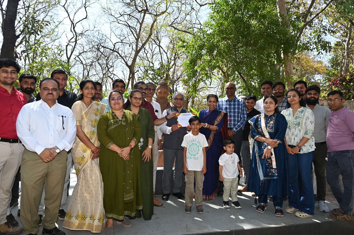 revenuegujarat's tweet photo. A refreshing day for Revenue Department Officers! From showcasing artistic skills in painting to sports, the gathering of officials with family focused on mental wellness and team synergy. The event concluded with self-cooked 'Potluck' meal, celebrating social harmony. https://t.co/MOQLJcMW7R
