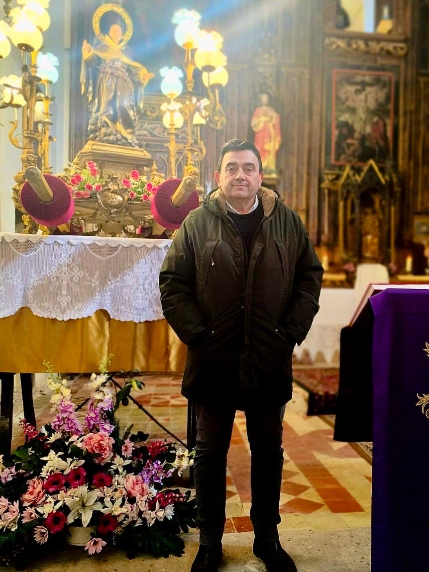 VillarrealVox's tweet photo. Nuestro concejal Fernando Archela ha acompañado hoy a los fieles de Vila-real en la XV Peregrinación a Torrehermosa, cuna de San Pascual Baylón, patrón de nuestra ciudad. Fe, tradición y orgullo Vila-realense. 🙏✝️ https://t.co/MUcOOw5UNI