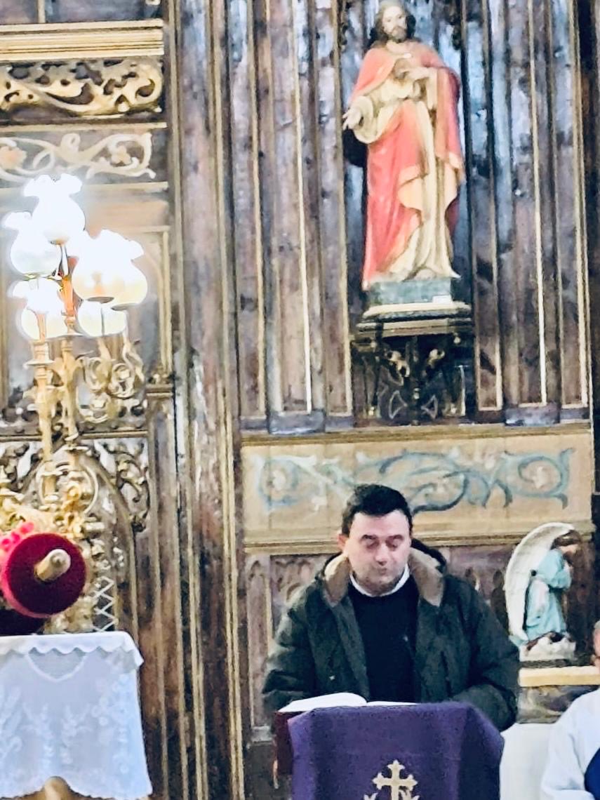 VillarrealVox's tweet photo. Nuestro concejal Fernando Archela ha acompañado hoy a los fieles de Vila-real en la XV Peregrinación a Torrehermosa, cuna de San Pascual Baylón, patrón de nuestra ciudad. Fe, tradición y orgullo Vila-realense. 🙏✝️ https://t.co/MUcOOw5UNI