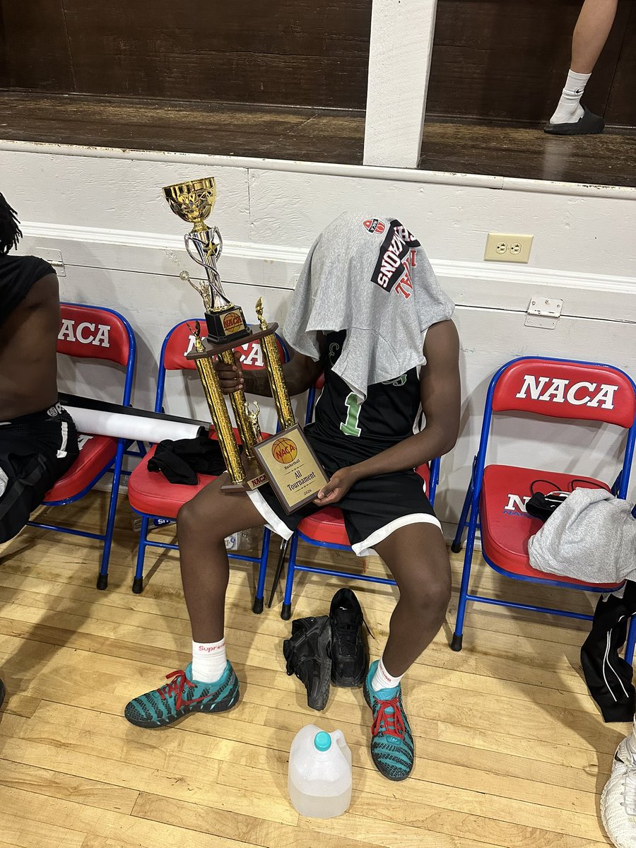 Levi Brown tweet media