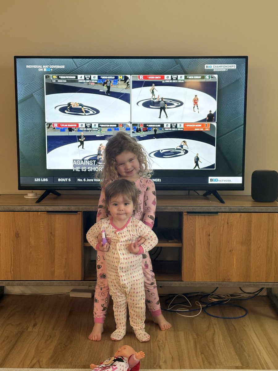 MayDay_69's tweet photo. Ready to root on the Boilermakers! @PurdueWrestling @ShaneSparksBTN #Big10quadbox https://t.co/rHltZ9oAFW