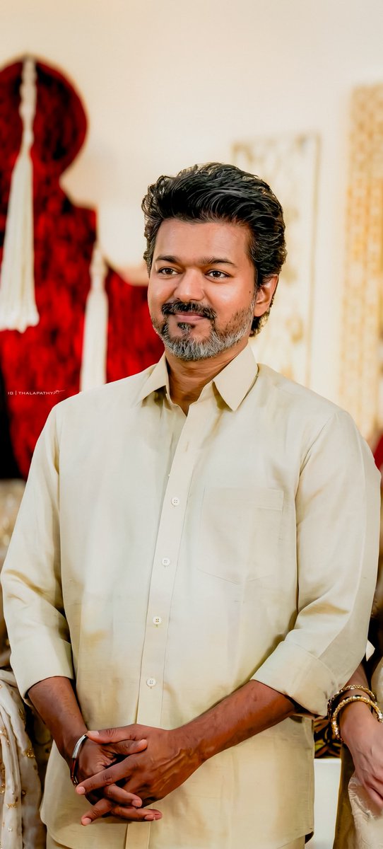 thalapathyxt's tweet photo. Thalapathy Vijay 😍
Latest Wedding Function 💍
Wallpaper Designs 🤍✨

Drop a 🤍

For more wallpapers join our telegram channel
https://t.co/Ly4l3yjoTK…

#Thalapathyxt
@actorvijay
#Thalapathy
#JanaNayagan
#Vijay
#tvkvijay‌
@m_gajan https://t.co/pO0ix67wDU