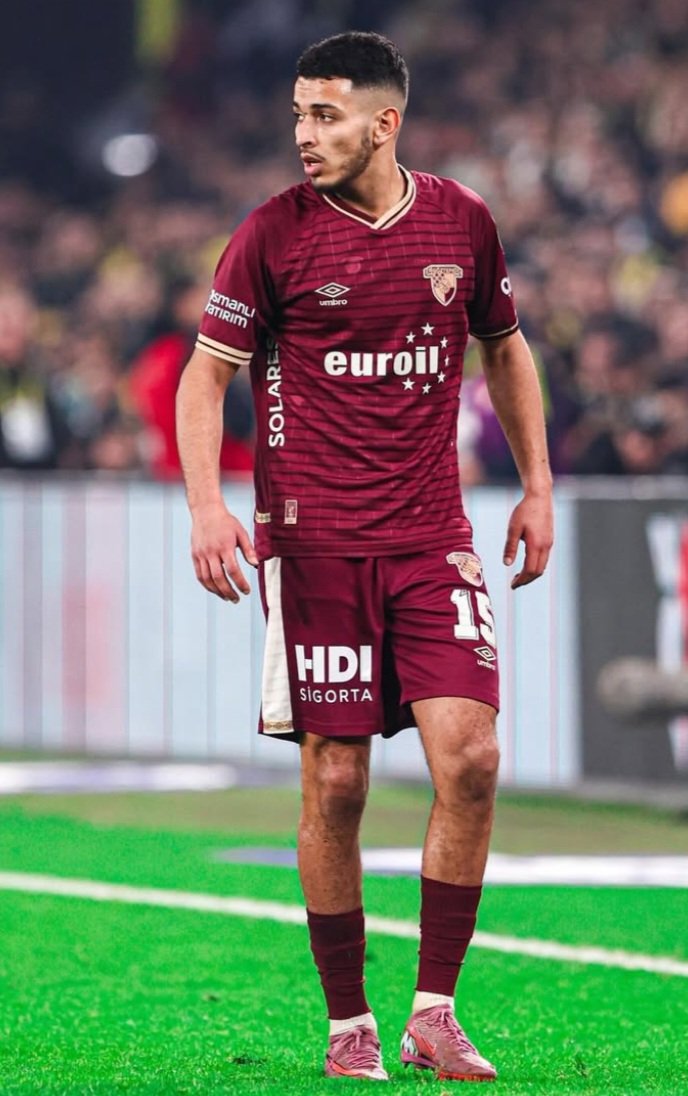 cherni takım genelinde ortalama performans gösteren 4 5 maçta 1 iyi performans göstiyor siz bunu günah keçisi ilan ettiniz destek vermediniz bizanslılar gibi hareket ettiniz köstek oldunuz skora ve galibiyeti endeksli değiliz GÖZTEPELİYİZ köstek değil destek oluyoruz.