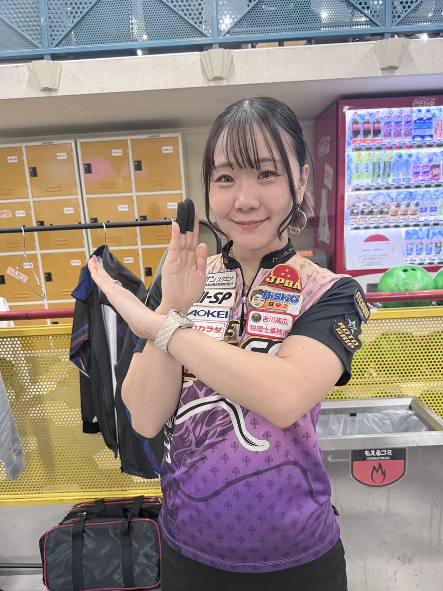 toshi_Bowling's tweet photo. 今日は霜出佳奈プロチャレンジ！
推しであり、師匠でもある佳奈プロ。いつも元気をもらえる存在！
次、立川に来る時までに勝ちを積み重ねて欲しい！
いけーーーーー！
@udonpan___559 https://t.co/JYEKYSaBc1