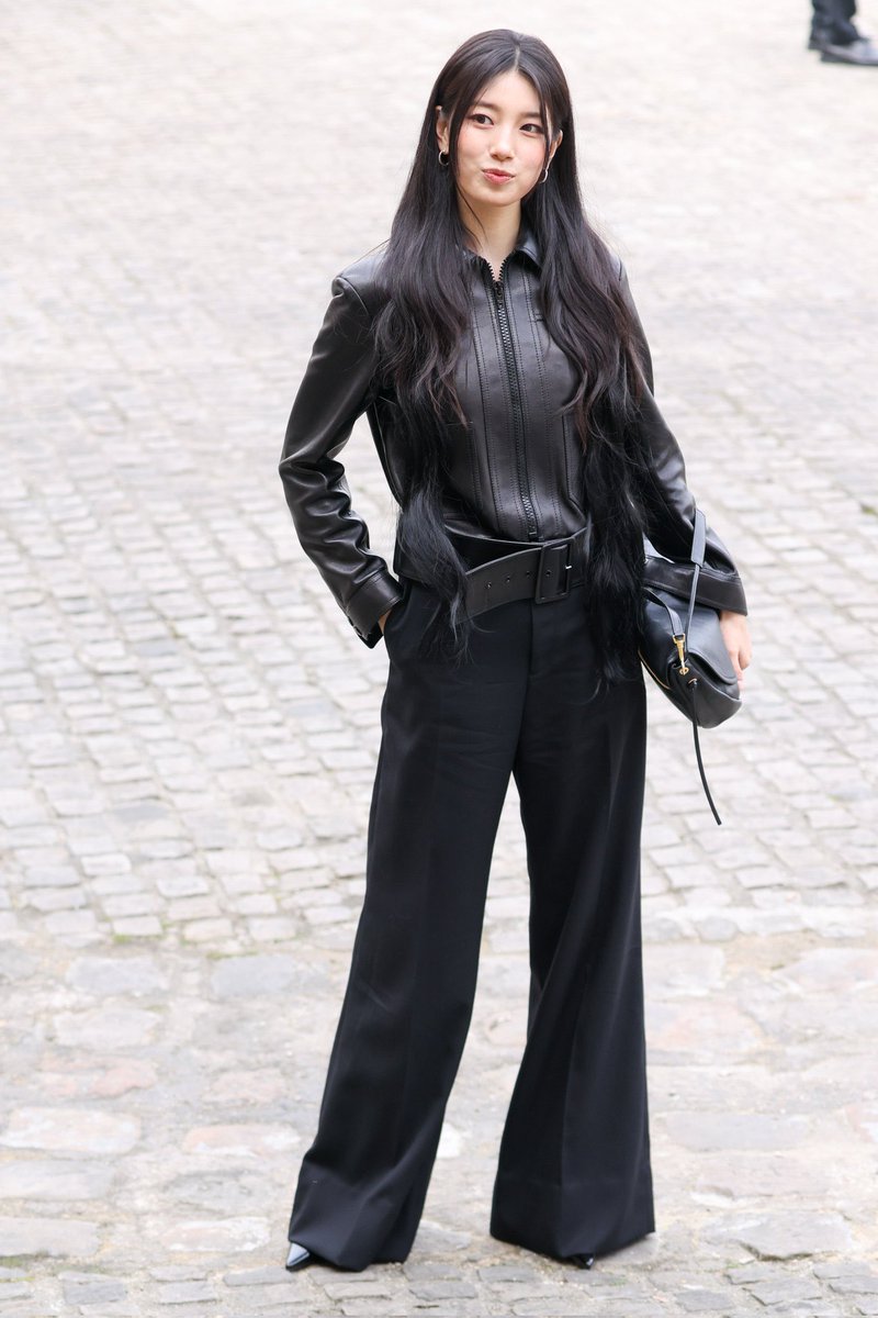 Suzy lagi hadir di Celine show Paris Fashion Week 2026 📸

Gorgeous 🔥