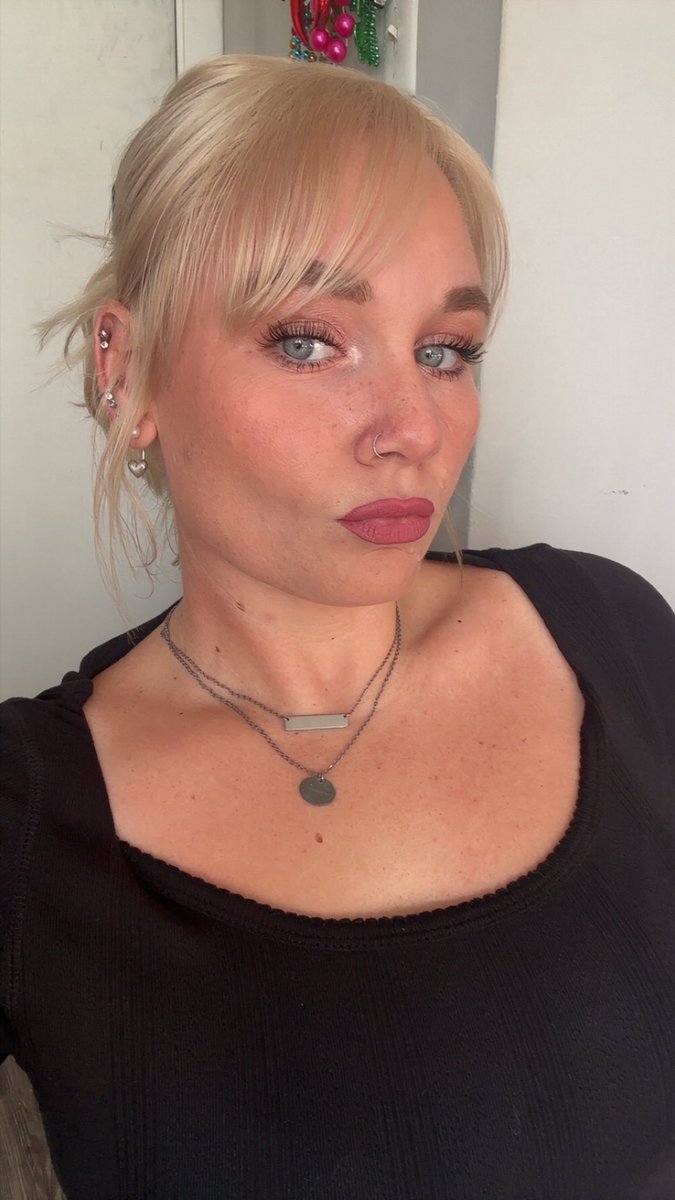 side bangs are back fyi