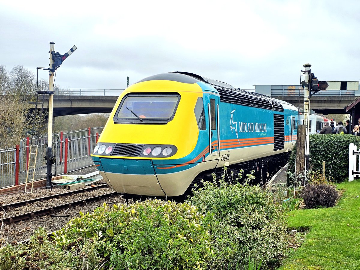 Harrod15S's tweet image. 43048 looking absolutely gorgeous 😍 today at Orton Mere on the #NVR gala
#class43 #trains #HST #OrtonMere #Wansford #125group