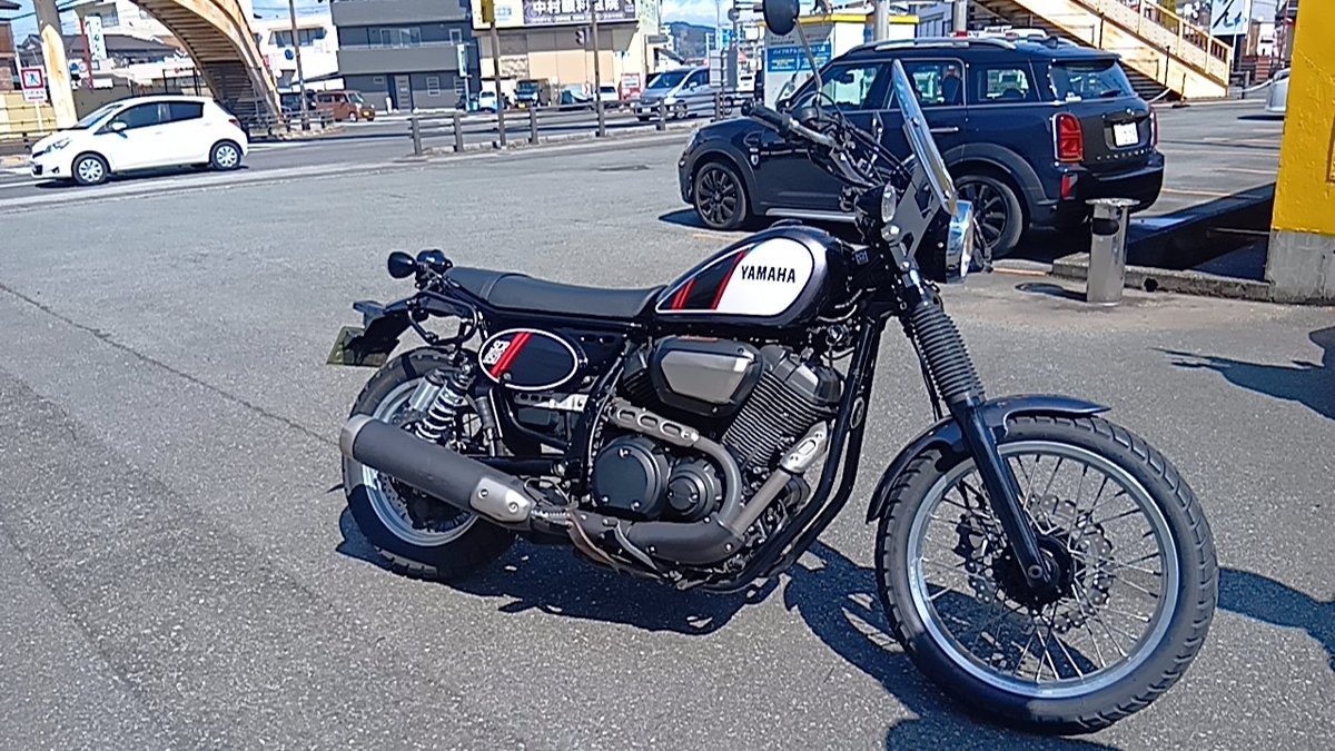 shinjin805's tweet photo. ついに納車！
約10年ぶりのバイクはちょっと緊張😅
乗ってみると体は操作を覚えていてよかった😙最初はステップ位置になれなかったが、だんだん乗り方がわかってきた！ネットでは酷評だが、自分にはこのバイク楽しいです！長く大切に乗らせていただきます！

いや、ホントたのしいは〜

#SCR950 https://t.co/Ng3IZNsY8B