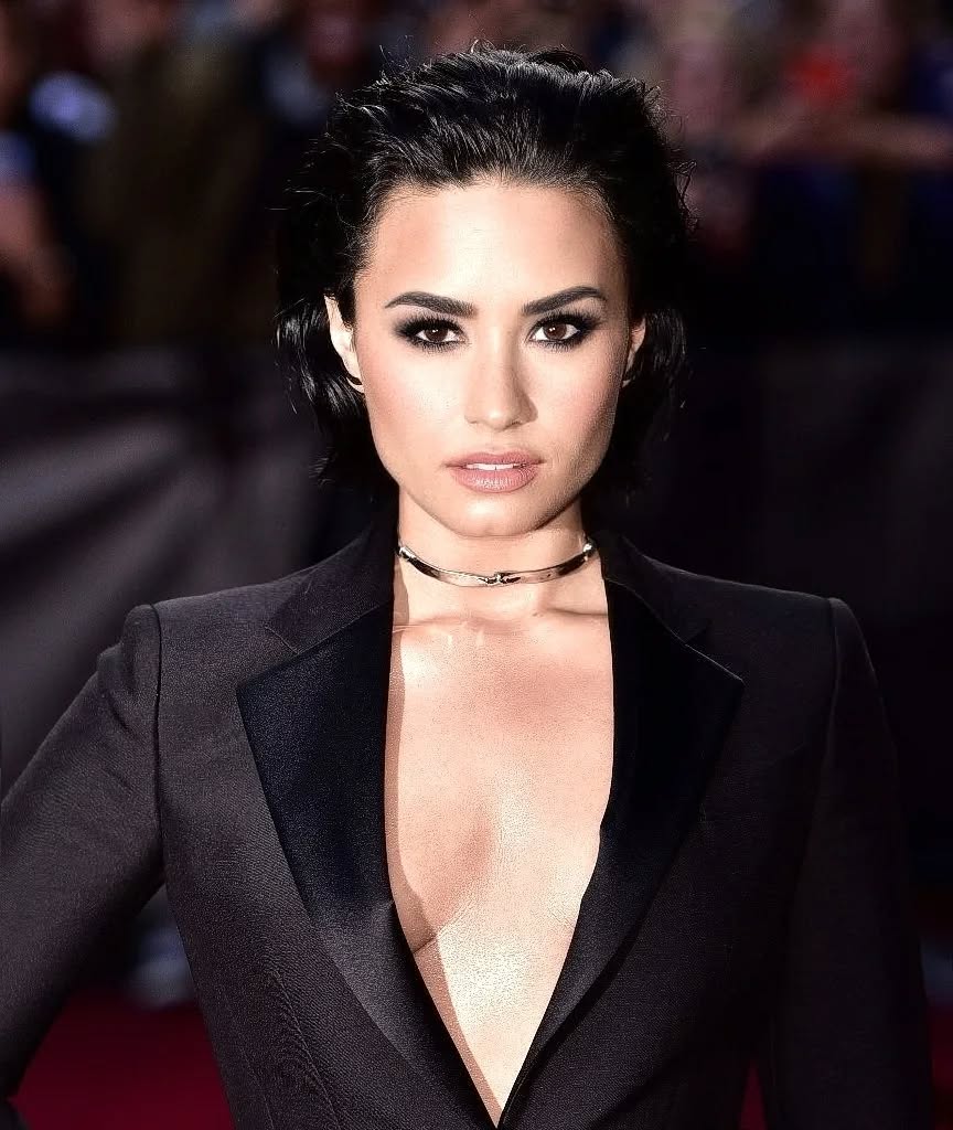 demisgallery's tweet photo. demi lovato, 2015. https://t.co/irDN1BqtUY