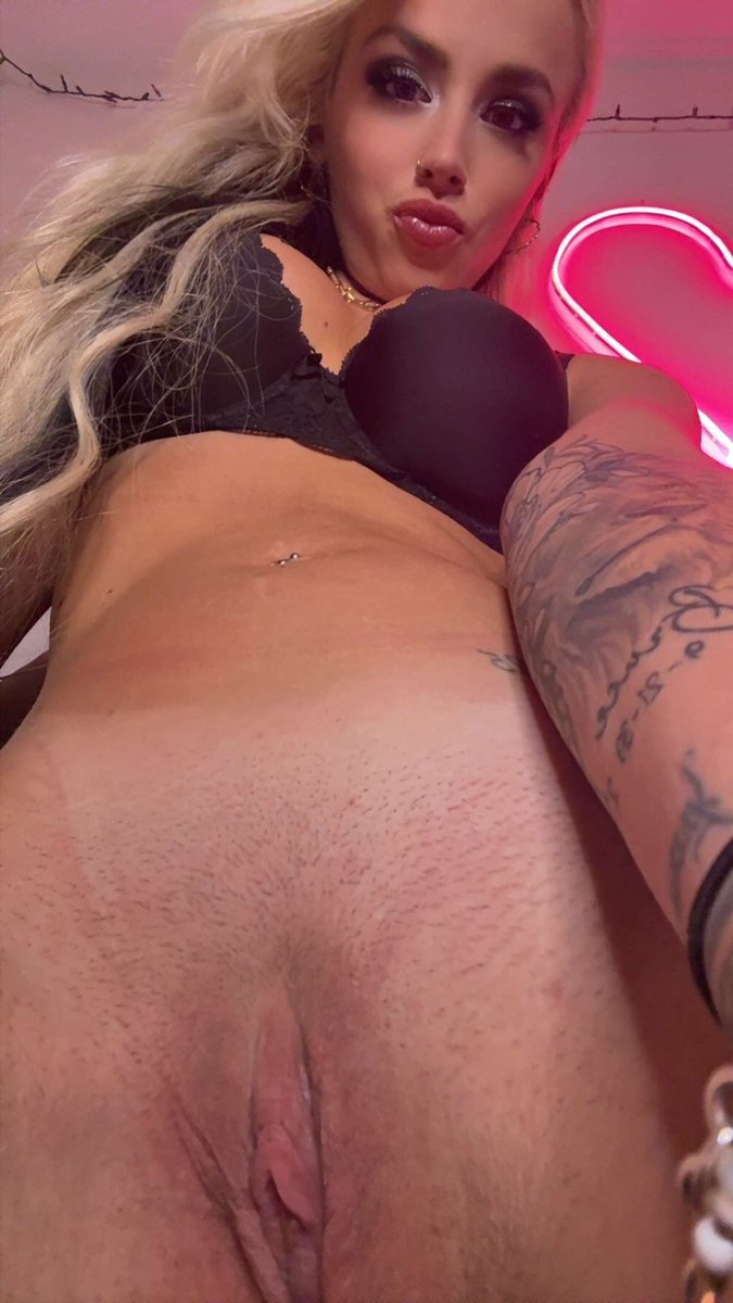 KensieSnow ❤️ - Xbiz Miami 5/9-5/14 tweet media