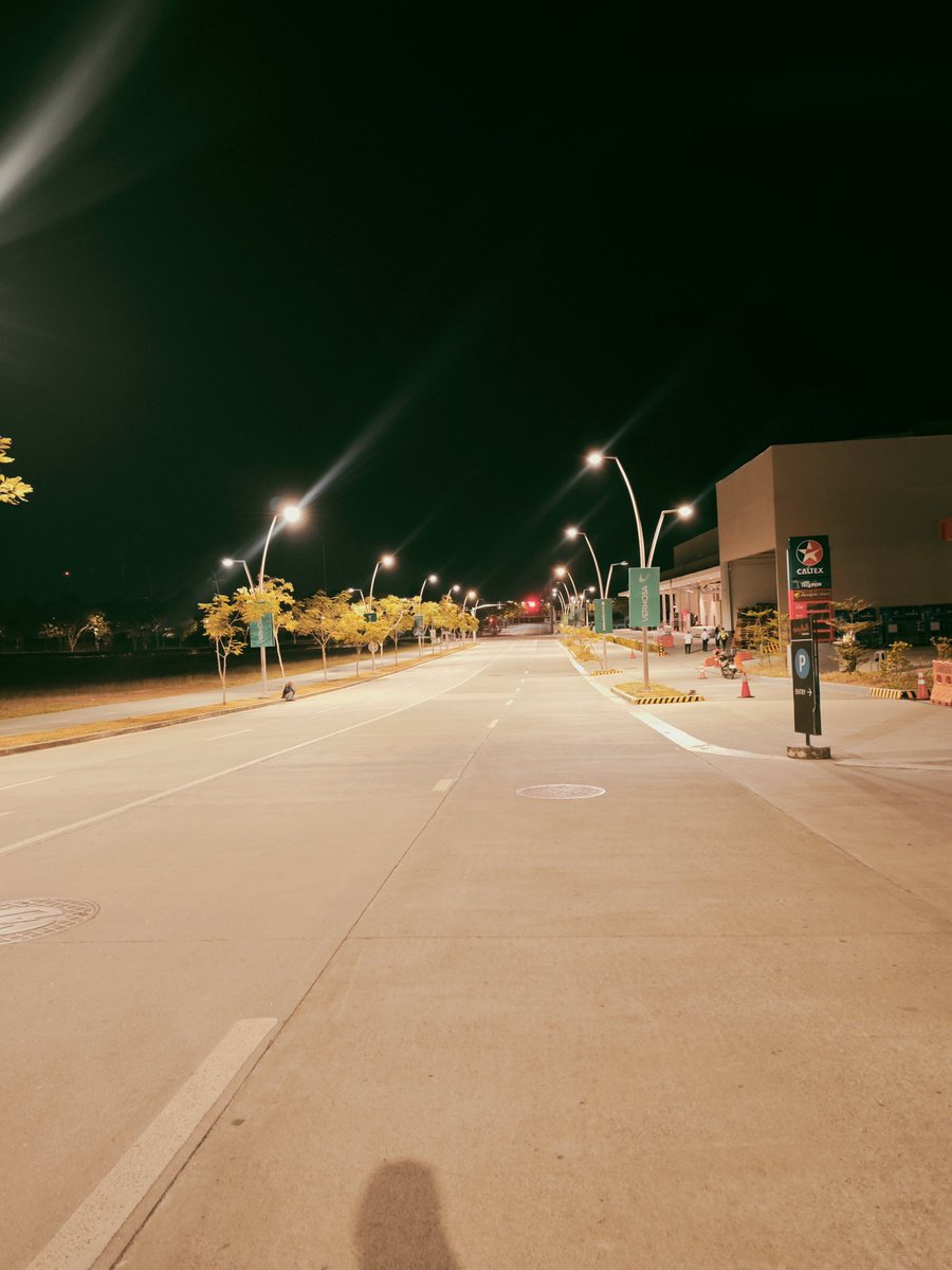 ItsPenielZxc's tweet photo. Walking time https://t.co/nVe6e97SOm