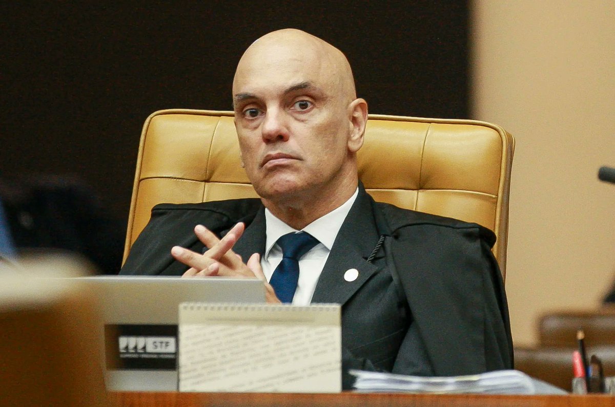DELTAN DALLAGNOL - Se Moraes não fosse ministro do Supremo, ele já estaria preso: gazpovo.com/nKKWOL3F

"Para o dono de banco amigo não houve censura, prisão, bloqueio ou 48 horas. Houve joinha."

#Opinião <a href="/deltanmd/">Deltan Dallagnol</a>