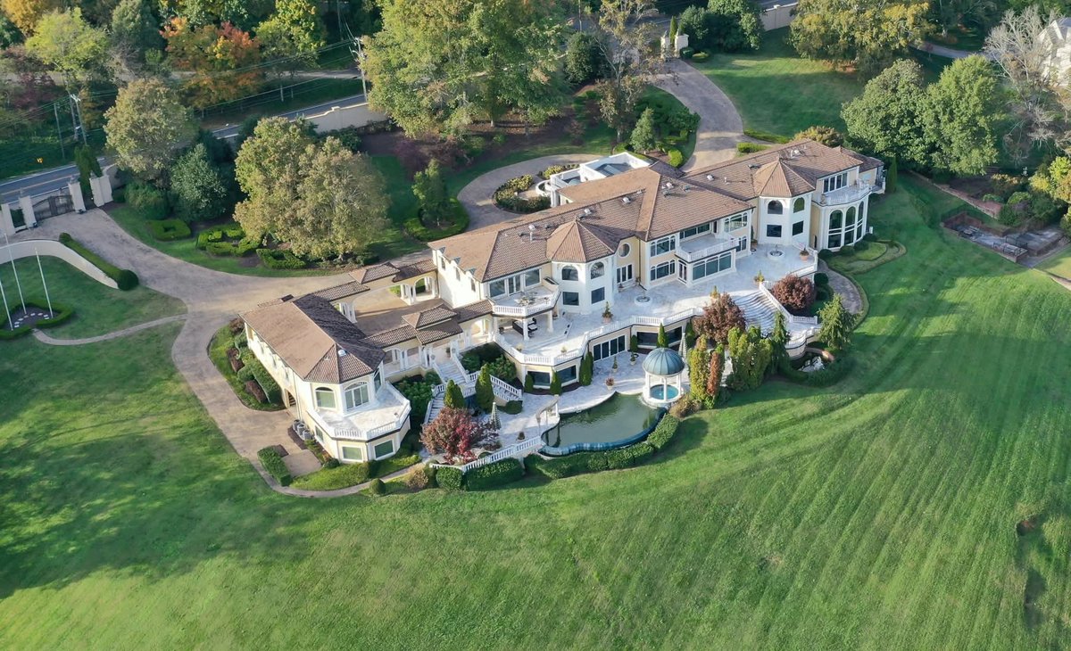 MANSION HUNT tweet media