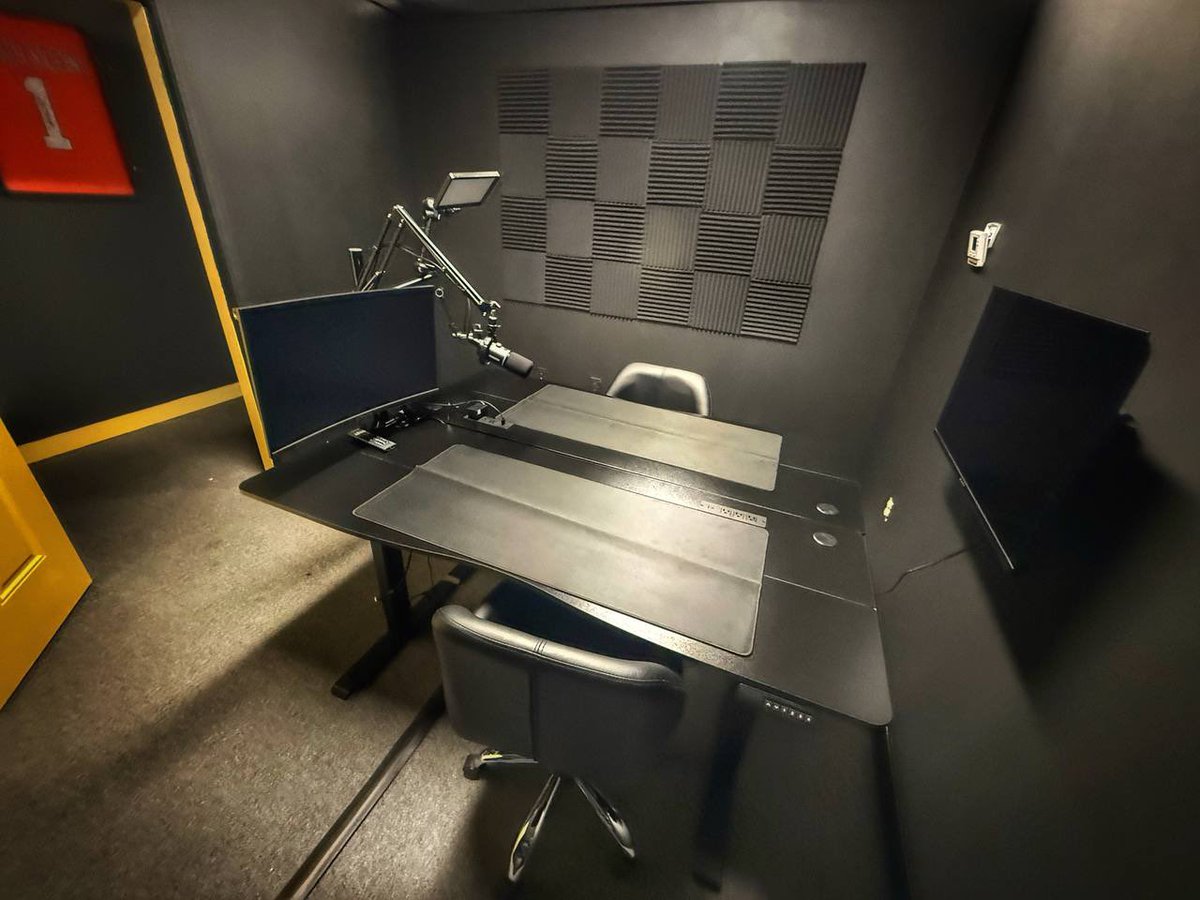 VaultedLive tweet media