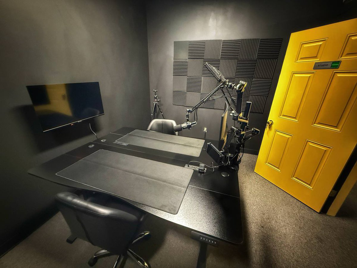 VaultedLive tweet media