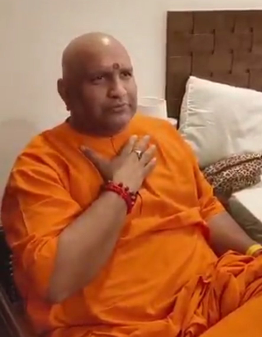 Ku93959Dubey's tweet photo. @kalisenachief अब इतिहास लिखा जाएगा..✊️🚩
जब दमन अपनी सीमा लांघ दे, तब मौन रहना अपराध है। हमारे नेताओं को नजरबंद किया जा सकता है, पर हमारे संकल्प को नहीं। दिल्ली चलो..
#8March_Ramleela_Maidan #UGCRollBack #SaveGeneralCategory #DelhiChalo https://t.co/cPFxseEquY