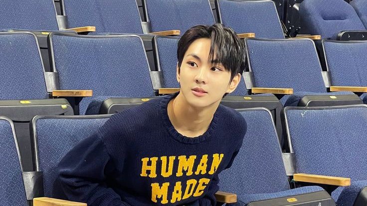 luvrwoncakes's tweet photo. a #sunwon one shot au 

wherein kio retweeted arlo perez's (yjw) picture on his twitter's newsfeed who  is a popular varsity player of the school's volleyball team. https://t.co/NbvPRQVmwH