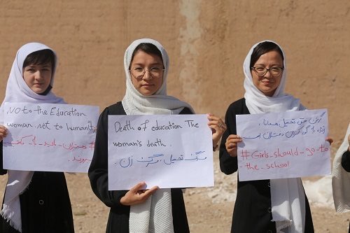 mnfz79's tweet photo. زنان افغانستان تسلیم نشده‌اند؛ آن‌ها هنوز برای آزادی، آموزش و زندگی با کرامت می‌جنگند.

Afghan women have not surrendered they are still fighting for freedom, education, and dignity.

#EndGenderApartheidinAfghanistan https://t.co/Hec9vgl679