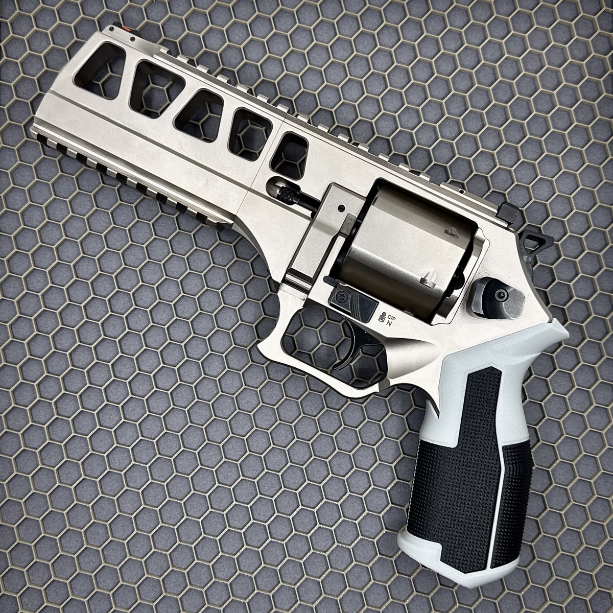ThePrintsmiths's tweet photo. NEW! Grips for your Chiappa Rhino .44 Magnum are here! Two styles, multiple colors.

Also check out the all-new Gen 5 Type 2 grips!

We have the best grips for your Rhinos. Boom!

https://t.co/8SSYzxzJKN https://t.co/9HobiqRmgA