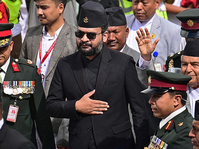 नेपाल की राजनीति में बड़ा उलट फेर🔥

नेपाल में चुनाव थे सीटों की गिनती हो गई है जिसमें 68 से ज्यादा सीटों पर राष्ट्रीय स्वतंत्र पार्टी ने जीत दर्ज की है

नेपाल के अगले प्रधानमंत्री वालेन शाह बनने जा रहे है वालेन शाह एक बुद्धिस्ट हैउनका बढ़ता कदम ब्राह्मण सिस्टम की नीम हिला रहा है