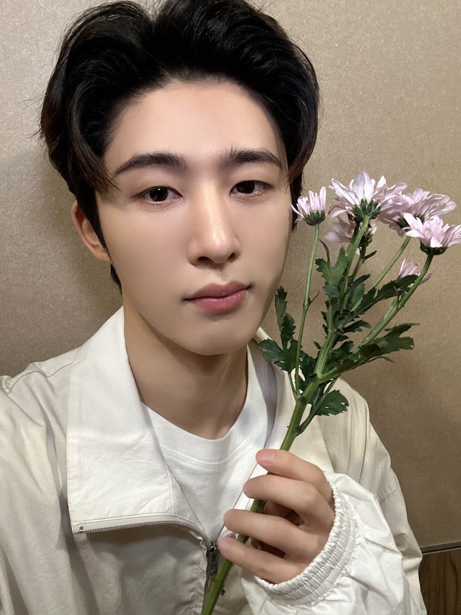 B.I Official tweet media