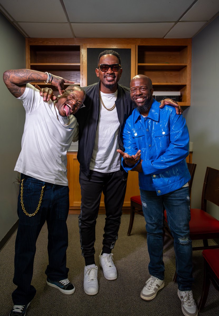itsRoJay's tweet photo. Legends. That's the post. Keep your eyes out for a new episode of #OutTheBox with Bill Bellamy and catch him tonight for two shows at Levity Live! https://t.co/KVuiKvYoma