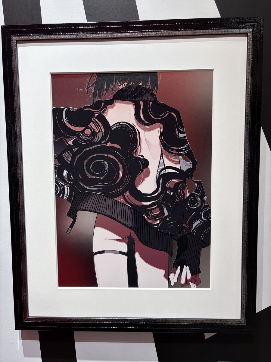 今日は友人と望月けいさんの個展行ってまいりました〜
イラストもそうなんですが、展示の仕方も世界観にがっつり引きこもれる形で素敵な時間を過ごせました。