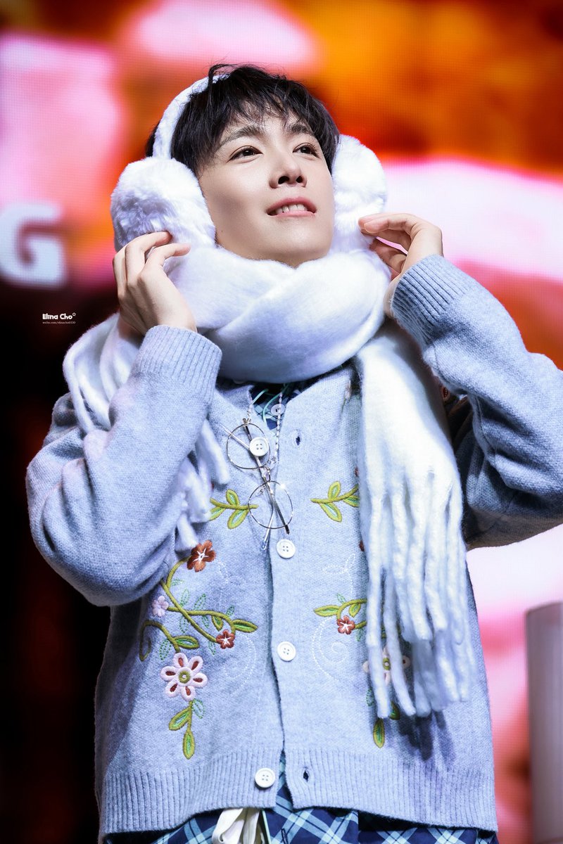 kusosky's tweet photo. 𝟐𝟔𝟎𝟑𝟎𝟕 옹기종기 
🐱
#이홍기 #옹기종기 https://t.co/tBFQk3DcES