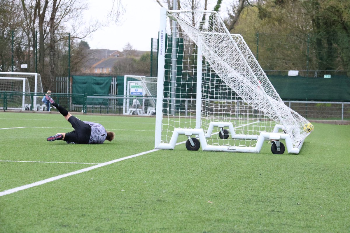 Hanworth Villa FC (P) tweet media