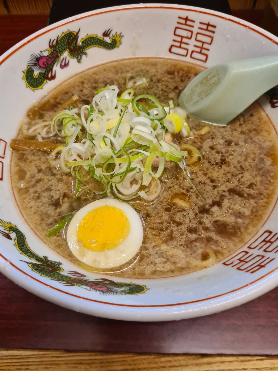 gj_comcom's tweet photo. 関越インターのトタン小屋ラーメン。
ネギラーメンやホルモンラーメンで有名な仙龍が閉店するらしい😭
#川越#仙龍 https://t.co/KfNne28WPG