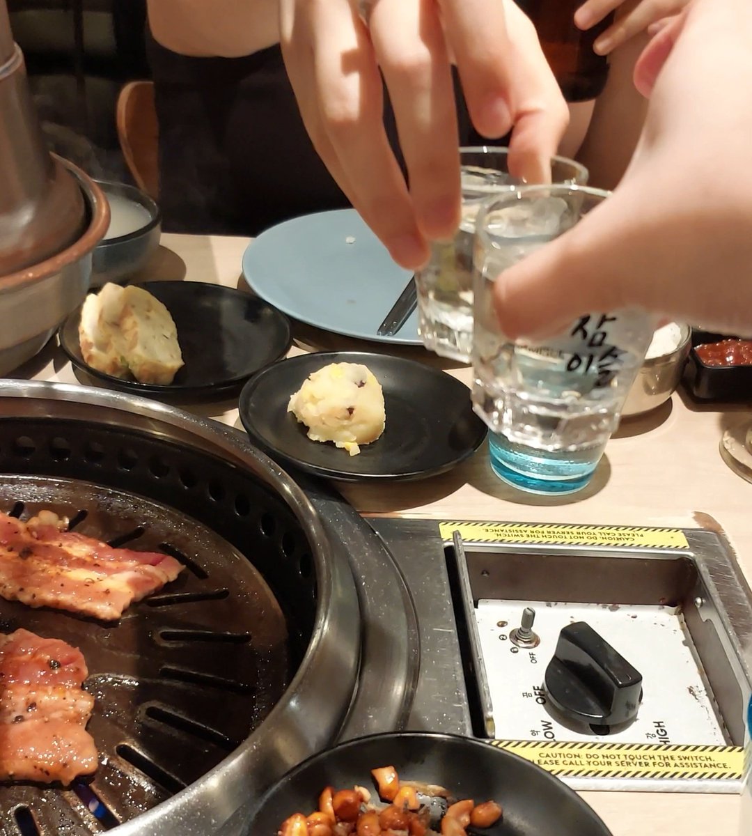 dani5149's tweet photo. Day drinking + shopping + oshikatsu + late night journaling + tea 😋 https://t.co/bpXvgy6Lzs