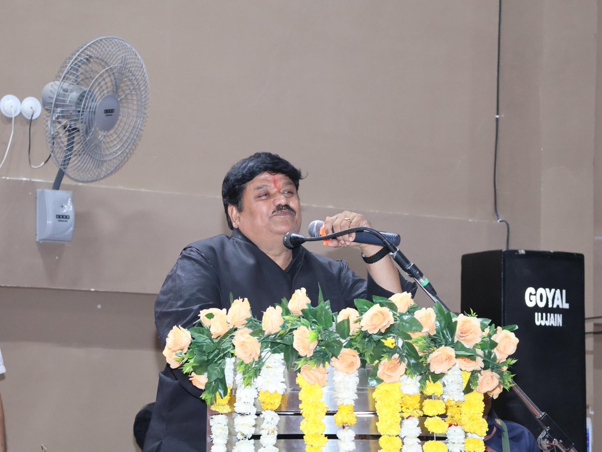 bjpanilfirojiya's tweet photo. उज्जैन के नानाखेड़ा स्थित स्व. राजमाता विजया राजे सिंधिया खेल परिसर में सिंथेटिक हॉकी टर्फ की स्थापना एवं अन्य निर्माण कार्यों के भूमि पूजन कार्यक्रम में सम्मिलित हुआ। @BJP4India
#उज्जैन #सिंहस्थ #शिप्रानदी #ujjaindevelopment @BJP4MP @DrMohanYadav51 @CMMadhyaPradesh https://t.co/jZMpfJfNkH