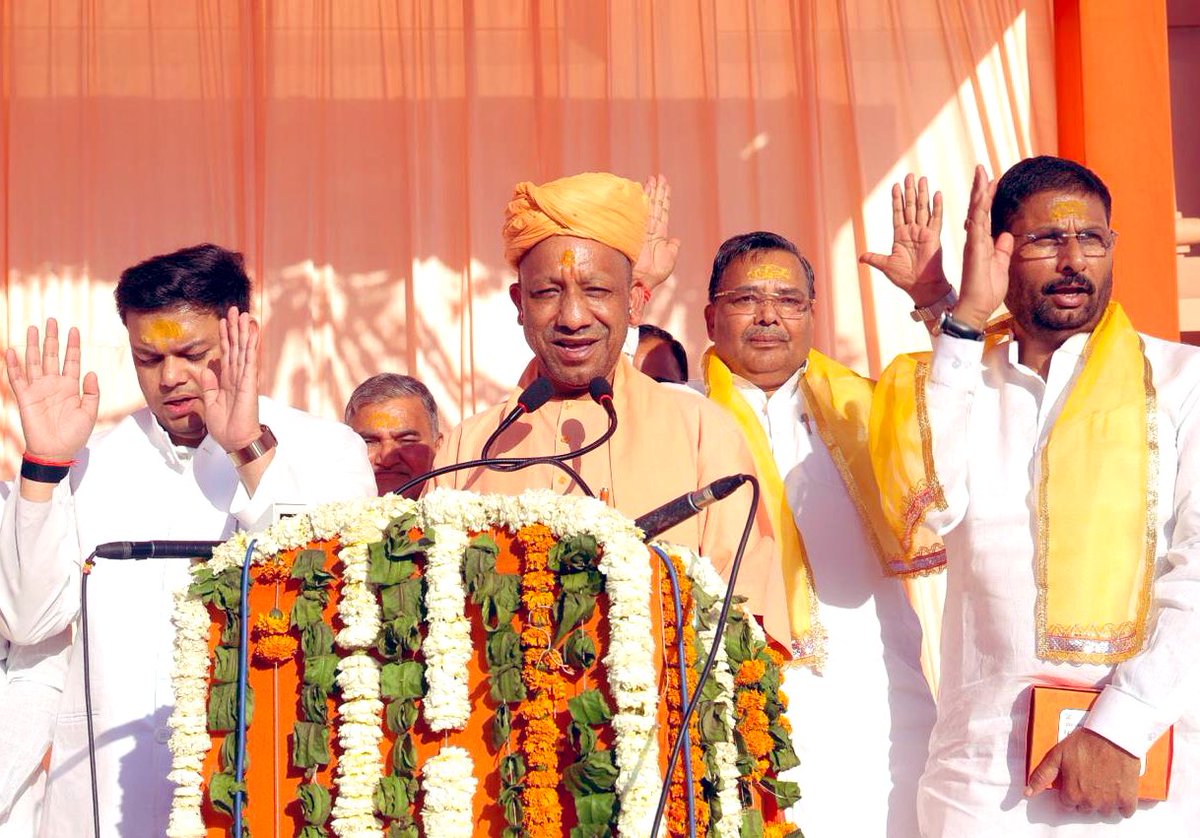 rajeshchbjp's tweet photo. आज माननीय मुख्यमंत्री श्री योगी आदित्यनाथ महाराज जी के मथुरा वृंदावन आगमन के अवसर पर आयोजित विभिन्न कार्यक्रमों में उनके साथ सम्मिलित हुआ ।
इस दौरान क्षेत्र के विकास एवं जनकल्याण से जुड़े विषयों पर सार्थक चर्चा हुई ।
@myogiadityanath https://t.co/Tfq7Swjcci