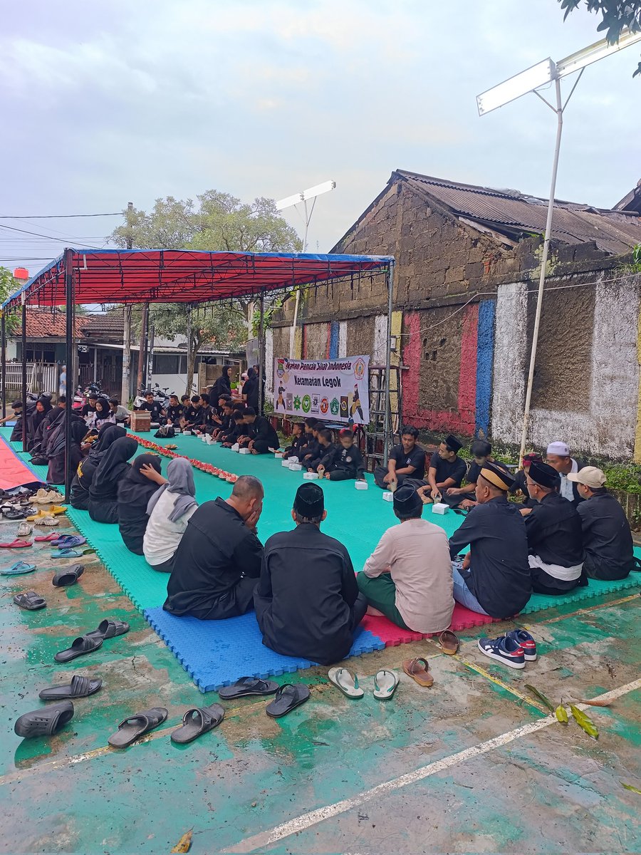 Silamba_Legok's tweet image. Kegiatan Buka bersama IPSI Kec. Legok
Yang dihadiri berbagai perguruan pencak silat dalam naungan IPSI Kec. Legok dalam rangka mempererat silaturrahmi antara sesama penggiat pencak silat 

Tangerang, 7 Maret 2026

#silambawiqrilegok #pencaksilat #ipsi #bukberramadhan #fyp