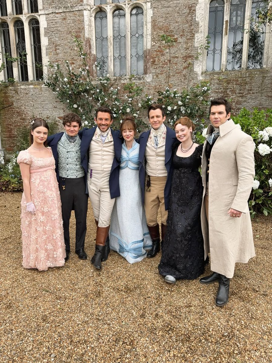 PolinCrave's tweet image. Colin with his siblings: Anthony, Benedict, Eloise, Francesca, Gregory, and Hyacinth