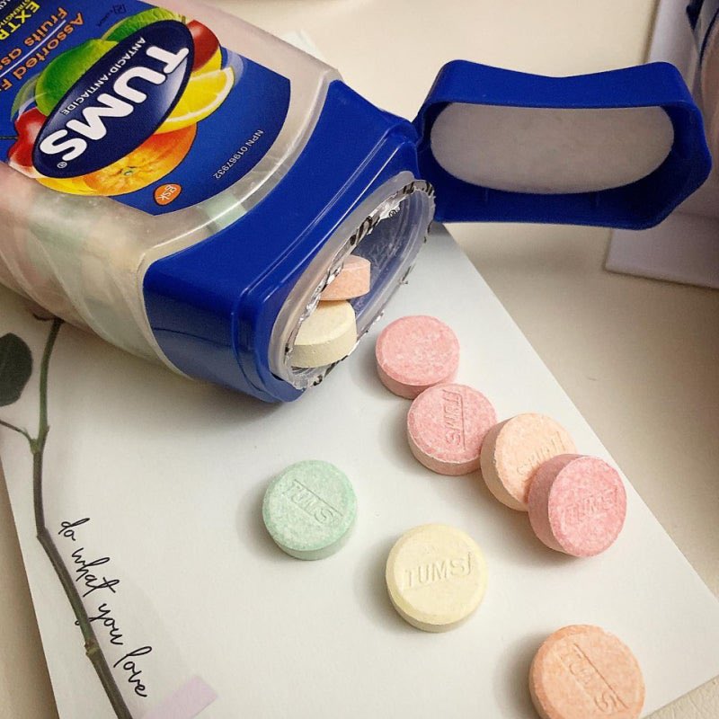 🇺🇸미국에만 파는 내돈내산 잘산템 추천!

💊텀스Tums
구입처: Walmart, CVS
씹어먹는 미국 국민 소화제 

위염, 소화불량 달고사는 레이디들🥹 특히 생리때 빈혈있는 레이디들도 칼슘있어서 강추! 위나 간에 부담없고 멘토스맛이라 작은버전 3통 비웠어요ㅜㅜ더 살 걸..